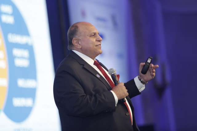 هاني محمود: حسم صفقة «فودافون و STC» الشهر الجاري.. وعملياتنا التشغيلية لم تتأثر بتأجيلها