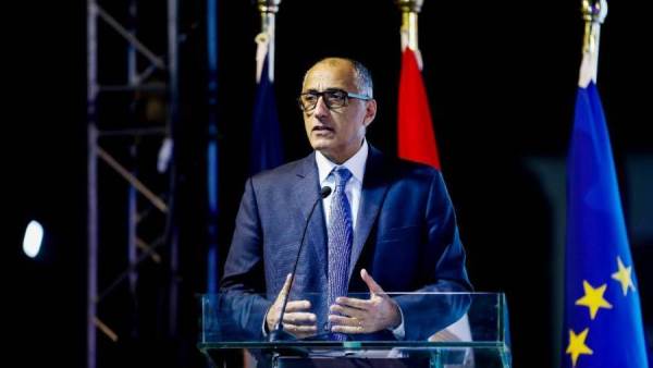 المركزي: إصدار المحافظ الإلكترونية مجانا وإلغاء رسوم التحويل بين البنوك والمحمول