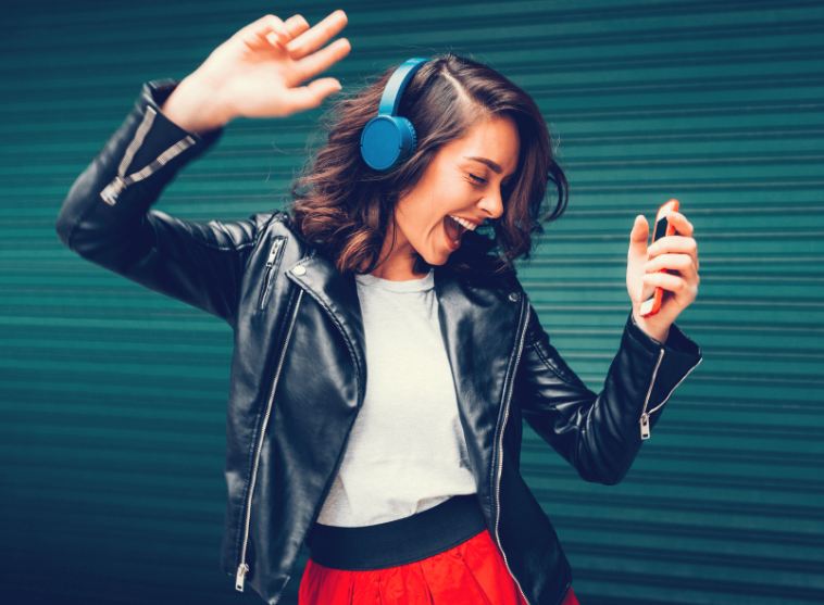 تعرف على تطبيق Free Music Downloader لتشغيل وتنزيل ملفات الموسيقى على هاتفك
