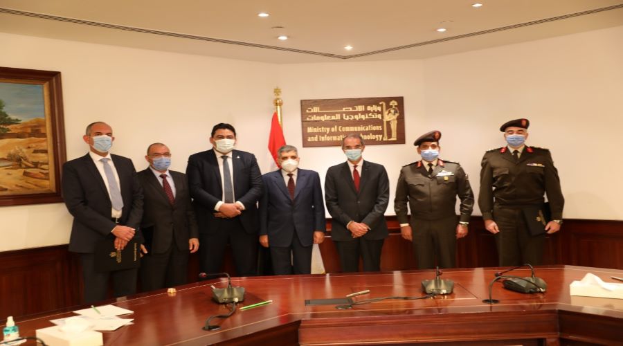 شراكة بين «المصرية للاتصالات» و «قناة السويس» لإنشاء مسار كابلات الألياف الضوئية