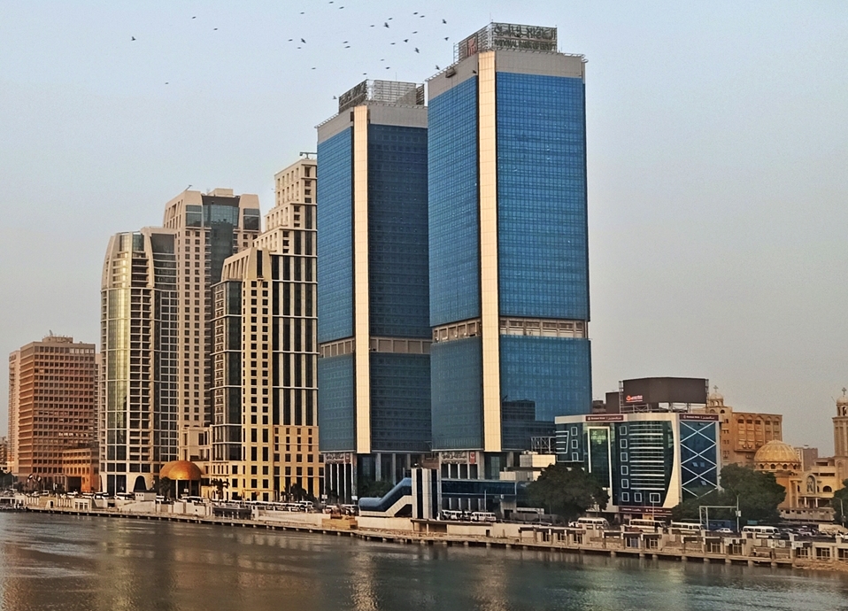 البنك الأهلي المصري يحدد المستندات الخاصة لاستخدام العميل البطاقات الائتمانية في الخارج التجزئة المصرفية