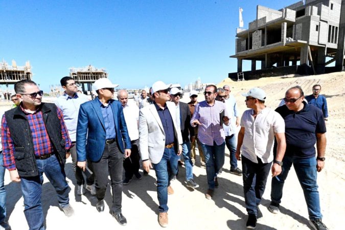 وزير الإسكان يتابع تطورات مشروع مارينا العلمين السياحي