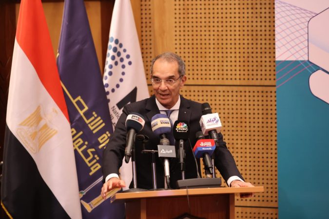الدكتور عمرو طلعت وزير الاتصالات 