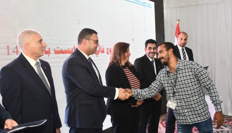 تسليم عقود وحدات سكن لكل المصريين