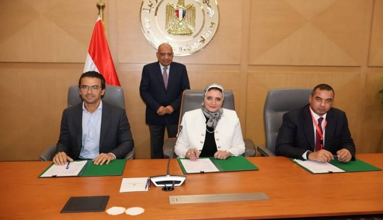 جانب من توقيع الاتفافية