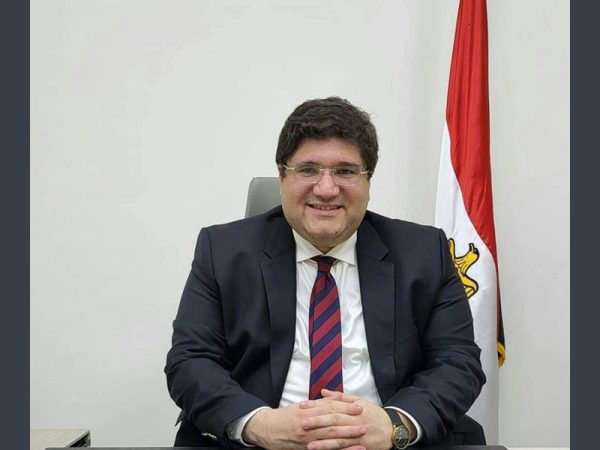 الدكتور أيمن فريد